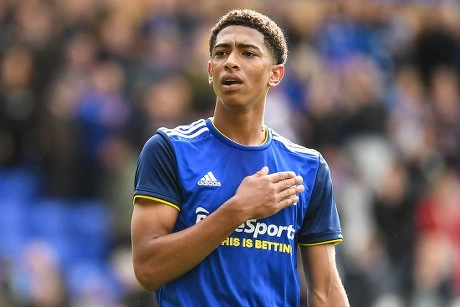 Jude Bellingham – Viên ngọc sáng của Real Madrid và đội tuyển Anh 2 Jude Bellingham trong màu áo Birmingham City, thi đấu ở EFL Championship